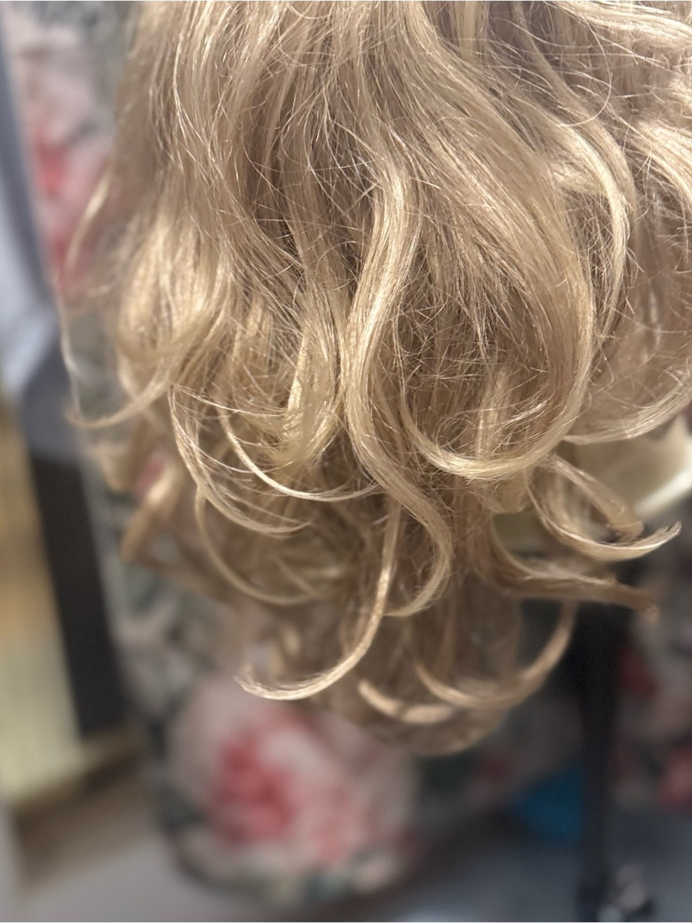 ESTETICA “Stella”Light Blonde Curly Synthetic Wig